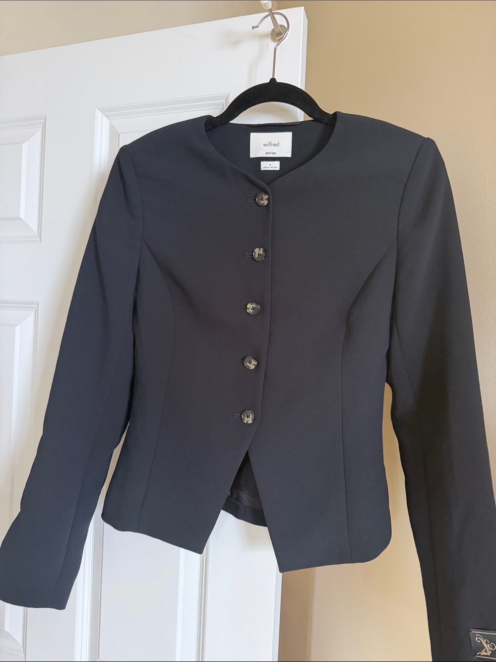 Wilfred Black Round-Neck Button Blazer